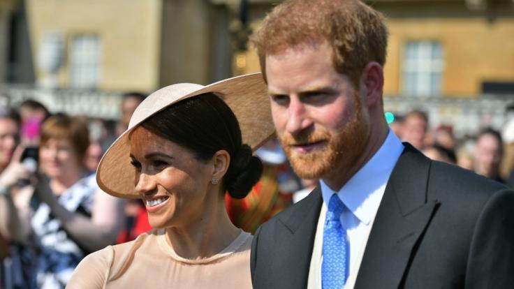 Meghan Markle und Prinz Harry absolvierten ihren ersten gemeinsamen Auftritt als Eheleute bei einer Gartenparty im Buckingham Palast.