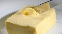 Sind pflanzliche Fette aber schon fester Bestandteil der Ernährung, muss sich ein gesunder Mensch auch die Butter auf dem Brot nicht vermiesen lassen.