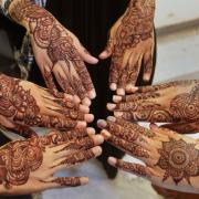 Henna-Tattos bei den Frauen sind beim Eid Mubarak-Fest Tradition.