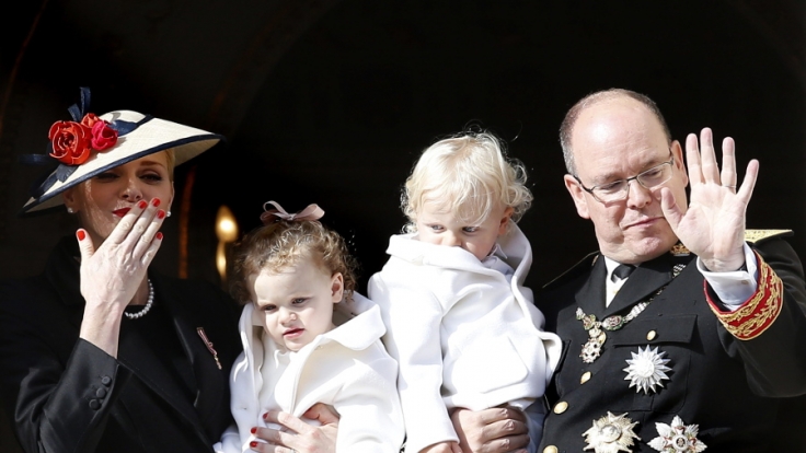 Fürst Albert II. und Fürstin Charlène von Monaco mit ihren Zwillingen, Thronfolger Jacques (r.) und Prinzessin Gabriella