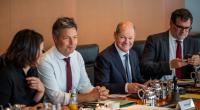 Olaf Scholz und seinen Bundesministern stehen einer Gesetzesänderung zufolge 3.000 Euro Inflationsausgleich zu - doch nicht jedes Kabinettsmitglied kassiert ab.