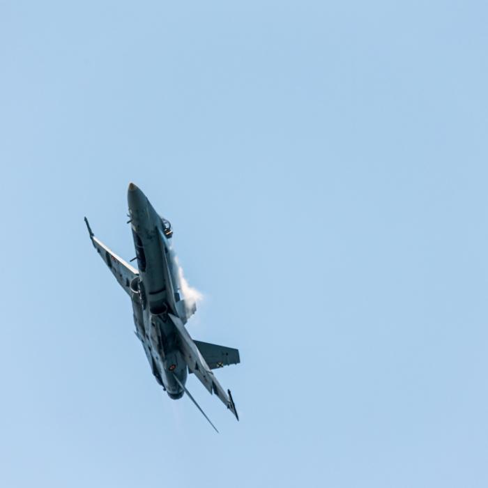 Russen-Kampfjet stürzt ins Schwarze Meer, während Urlauber baden
