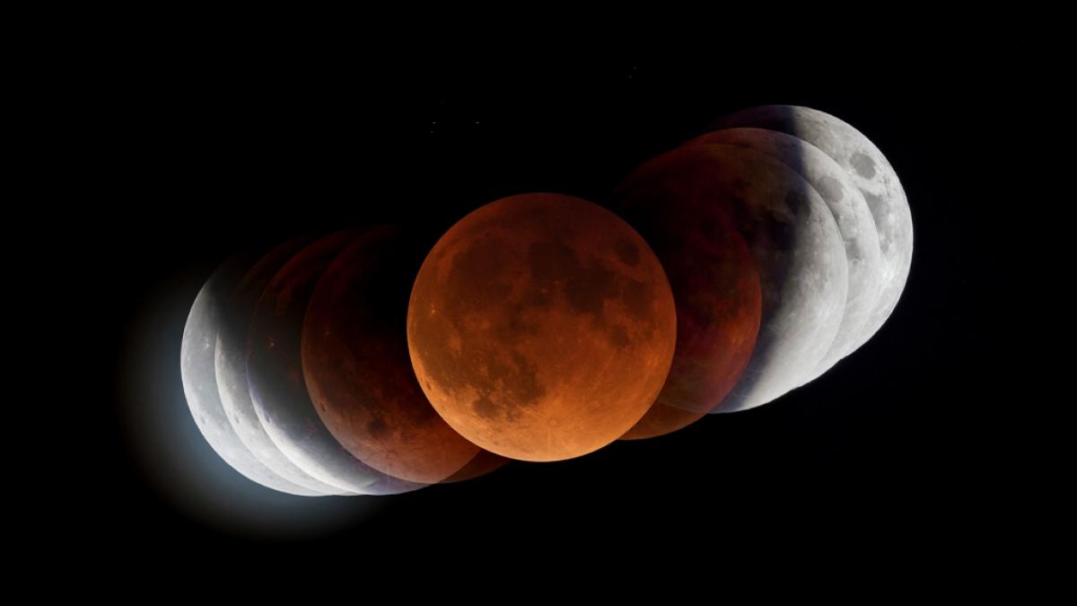 Bei einer totalen Mondfinsternis taucht der Mond komplett in den Erdschatten ein. Dadurch verf&auml;rbt sich der Mond rot. Bei einer partiellen Mondfinsternis taucht der Mond nicht komplett in den Erdschatten ein. (Foto)