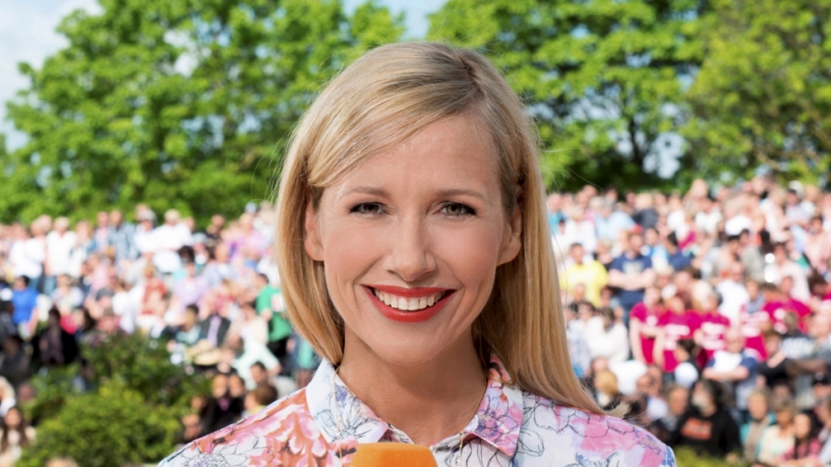 Andrea Kiewel zeigt im "ZDF-Fernsehgarten" mehr denn je.&nbsp; (Foto)