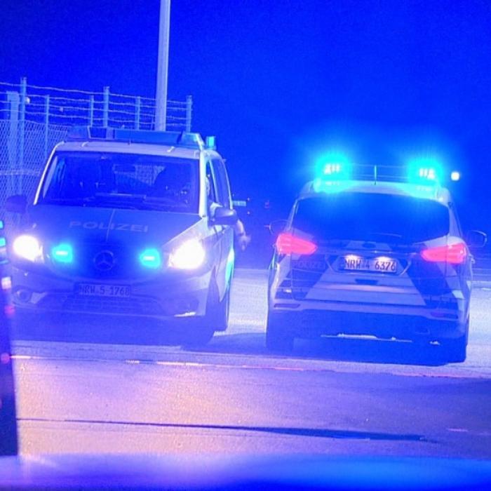 Auto brettert durch Flughafenzaun - Passagierjet bricht Landung ab