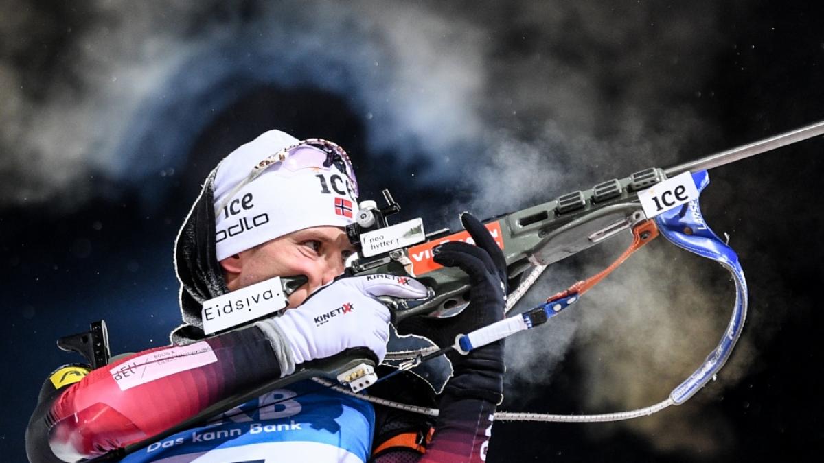 Wer gewinnt beim Biathlon-Weltcup vom 25. November bis 3. Dezember 2023 in &Ouml;stersund (Schweden)? Im Bild der Norweger Vetle Sjastad Christiansen am Schie&szlig;stand. (Foto)
