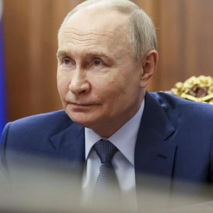Putin-Hubschrauber explodiert: Hier lösen sich Millionen in Rauch auf
