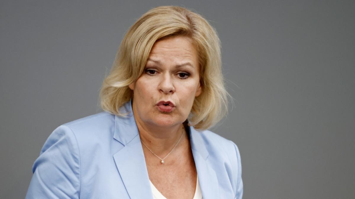 Bundesinnenministerin und Hessens SPD-Spitzenkandidatin Nancy Faeser fuhr jetzt in einer Umfrage kurz vor der Landtagswahl miese Werte ein. (Foto)