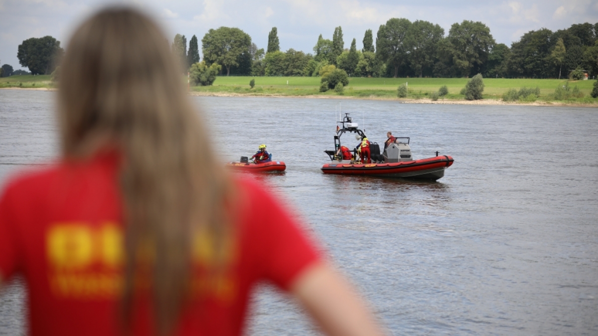 Die DLRG meldet einen Notfall im Wasser (Symbolbild). (Foto)