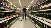 Eine Wissenschaft für sich: Wein. Übrigens, ein teurer Wein schmeckt immer besser. Das liegt aber nicht am Wein selbst. Psychologen haben herausgefunden, dass die Höhe des Preises unser Geschmacksempfinden beeinflusst.
