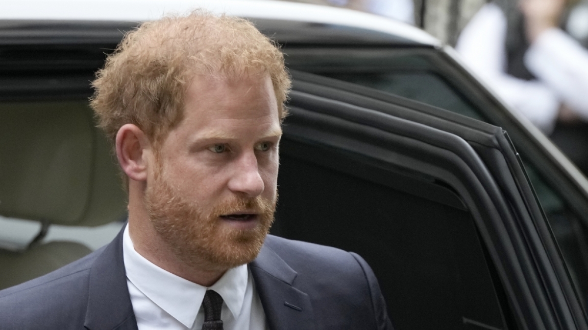 Prinz Harry wirkte beim Erscheinen vor dem High Court in London sichtlich mitgenommen. (Foto)