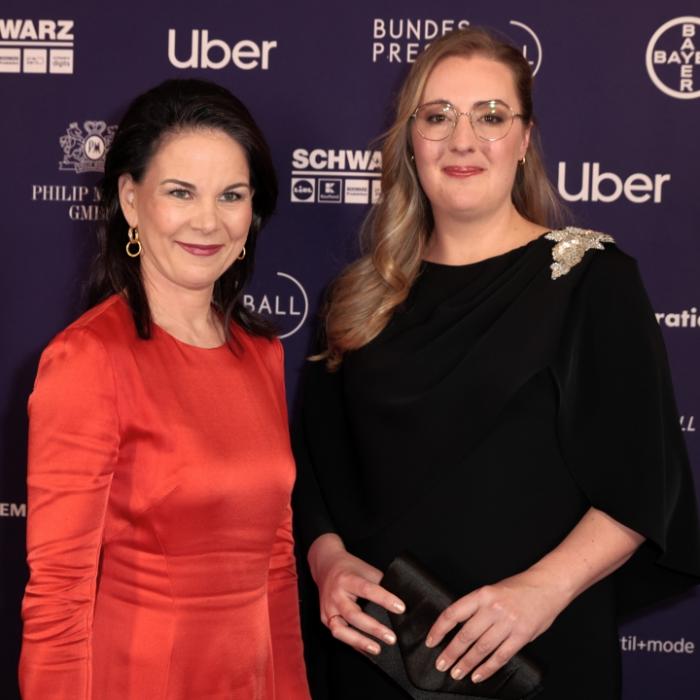 Grünen-Politikerinnen verzaubern Bundespresseball - Eine lüftete später sogar ihr Kleid