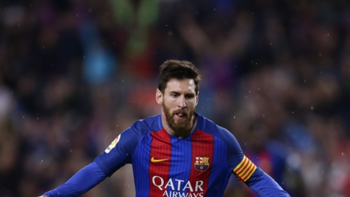 Lionel Messi schie&szlig;t FC Barcelona zum Last-Minute-Siegt gegen Real Madrid. (Foto)