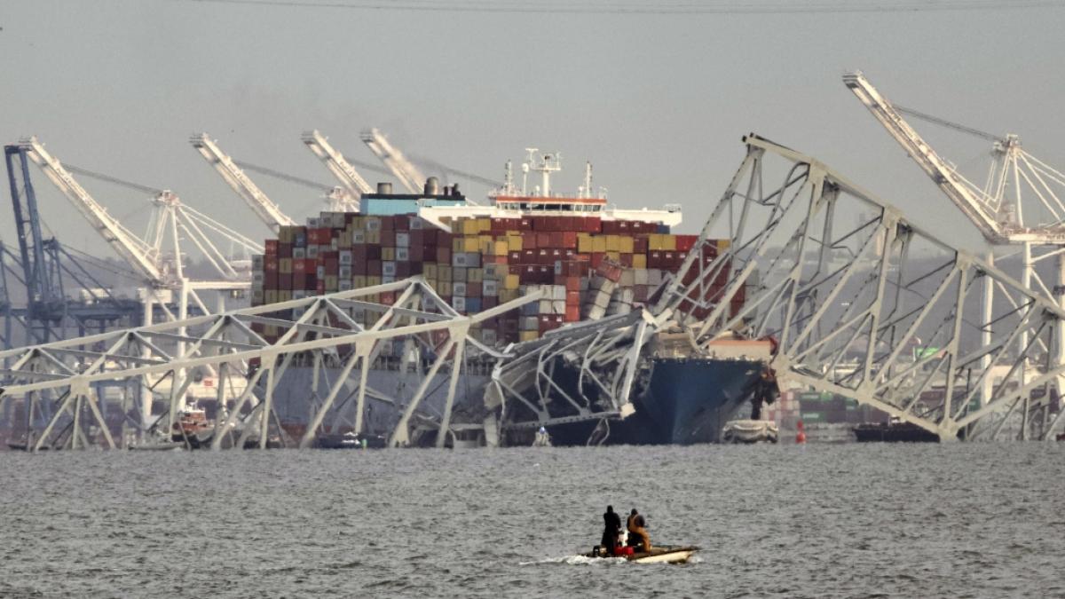 Blick auf die Francis Scott Key Bridge, nach der Kollision eines Containerschiffs mit der Autobr&uuml;cke. (Foto)