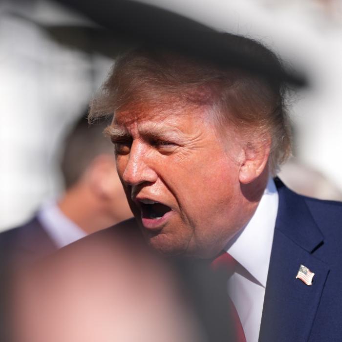 Plötzlich stürmte er davon - US-Präsident ergreift die Flucht nach simpler Frage