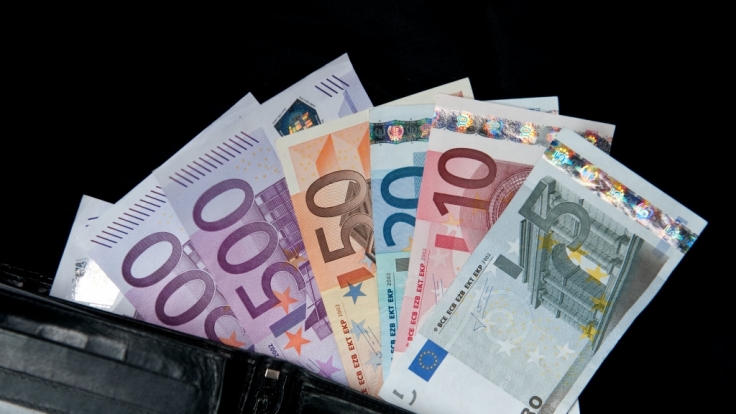 Diese Gesetze spülen Ihnen ab August mehr Geld ins Portemonnaie.
