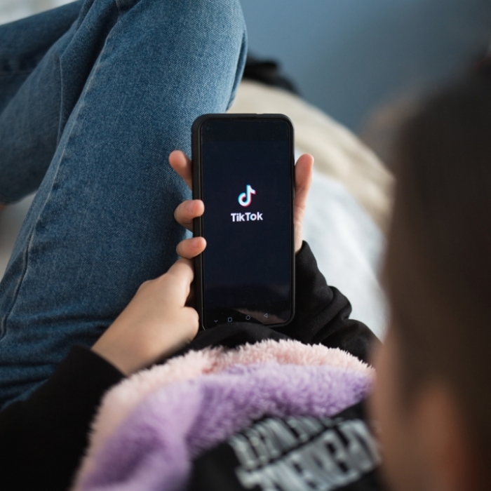 Tödliche Challenge! Mädchen (10) begeht Selbstmord auf TikTok
