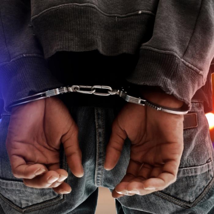 Zwei Männer von 23-Jährigem vergewaltigt und ausgeraubt