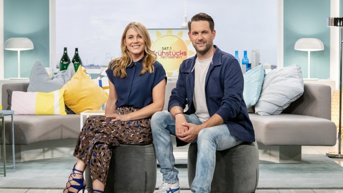 Alina Merkau und Matthias Killing moderieren das "Sat.1-Fr&uuml;hst&uuml;cksfernsehen". (Foto)