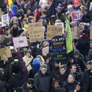 Demonstrierende protestieren in Gießen friedliche gegen die AfD-Jugendorganisation, am 29.11.2025.