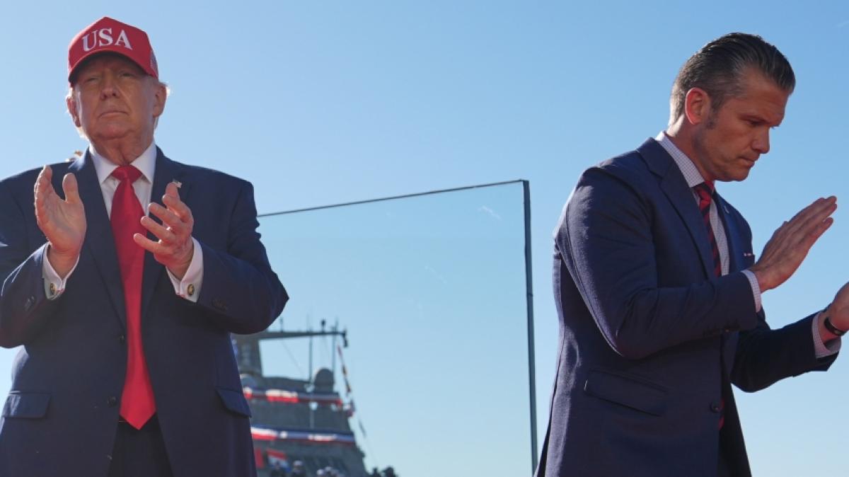 Donald Trump (links) k&ouml;nnte Pete Hegseth blo&szlig;stellen. (Foto)