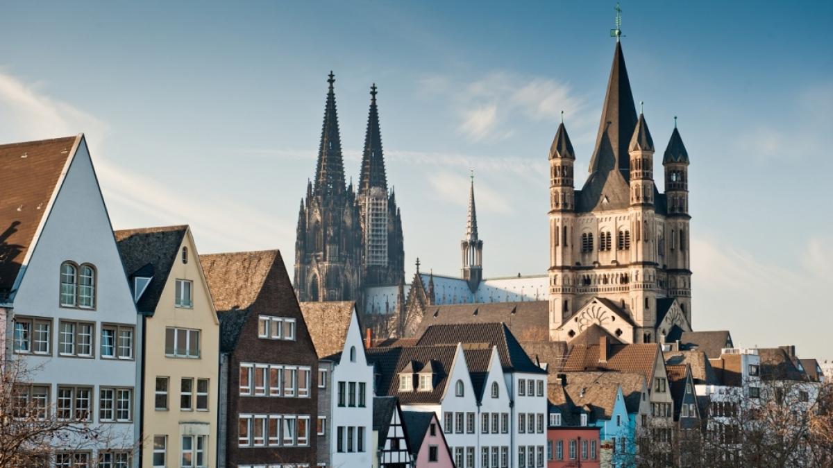 H&auml;userfronten in der K&ouml;lner Altstadt. Aktuelle News aus und &uuml;ber K&ouml;ln hier auf news.de. (Foto)