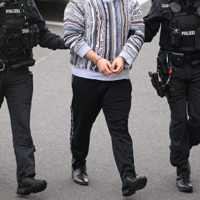 Verdächtige Clan-Zwillinge (21) weiterhin auf der Flucht