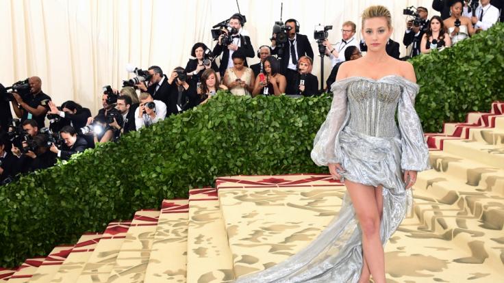 Lili Reinhart verzaubert ihre Fans bei Instagram.