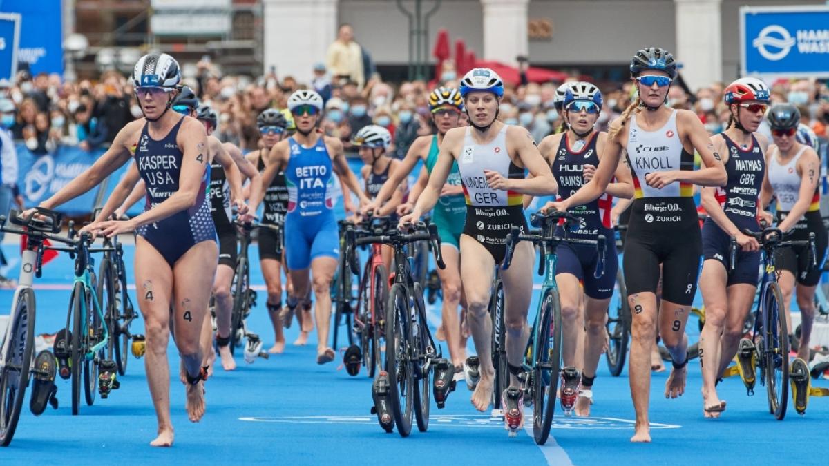 Bei der ITU World Triathlon Series in Abu Dhabi k&auml;mpfen Athleten aus aller Welt am 5. und 6. November 2021 um den Sieg. (Foto)