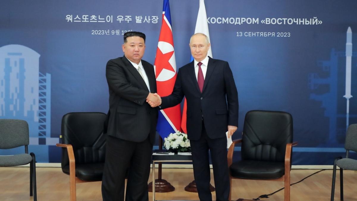 Seitens der USA besteht kein Zweifel daran, dass Nordkoreas Machthaber Kim Jong Un Wladimir Putin im Ukraine-Krieg mit Waffenlieferungen unter die Arme gegriffen habe. (Foto)