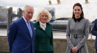 Herzogin Kate strahlt neben ihren Schwiegereltern Prinz Charles und Herzogin Camilla bei einem Besuch der Trinity Buoy Wharf in London.
