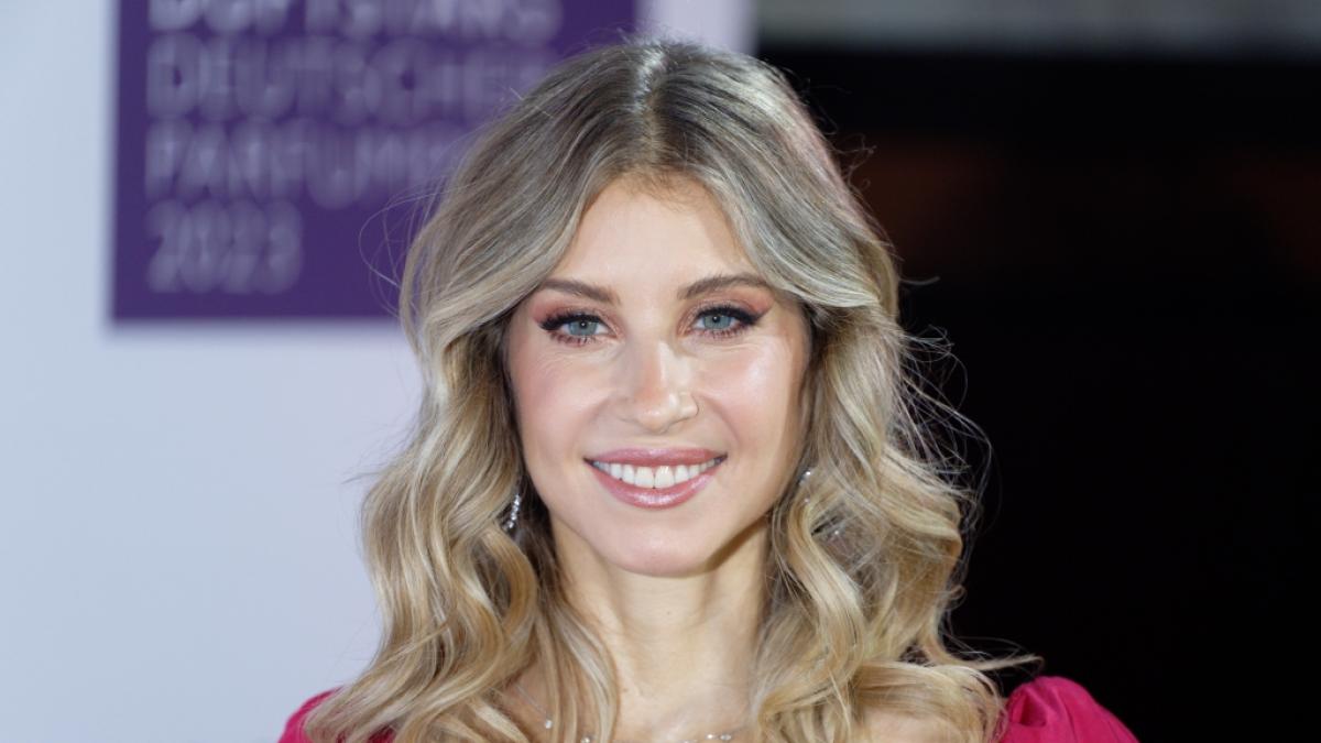 Cathy Hummels provozierte ihre Fans mit einem frivolen Ostergru&szlig;. (Foto)
