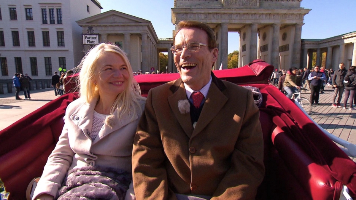 Walther zeigt seinem Date Marta die Hauptstadt von Deutschland. (Foto)