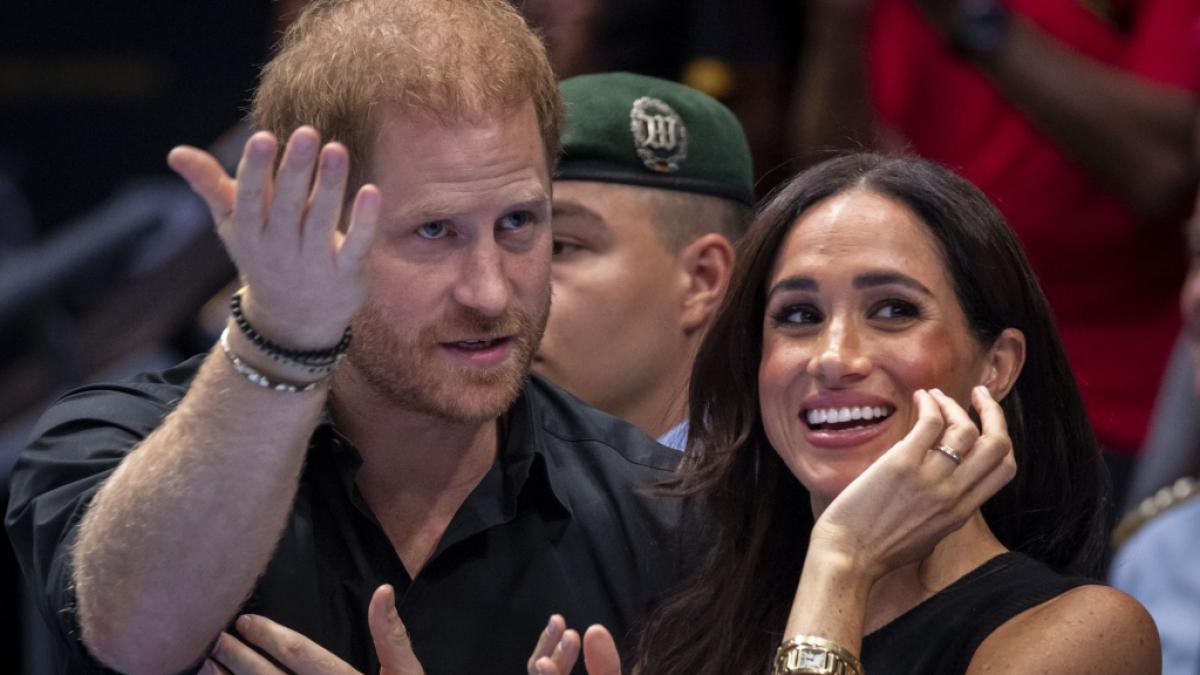 Prinz Harrys k&ouml;nigliche Herkunft ist kein Trumpf: Seine eigene Ehefrau Meghan stellt den K&ouml;nigssohn eiskalt in den Schatten, wie eine Adels-Expertin analysiert hat. (Foto)