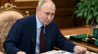 Wladimir Putin konnte ein Grinsen nicht unterdrücken, als er bei einer Gedenkveranstaltung in Kursk auftrat.