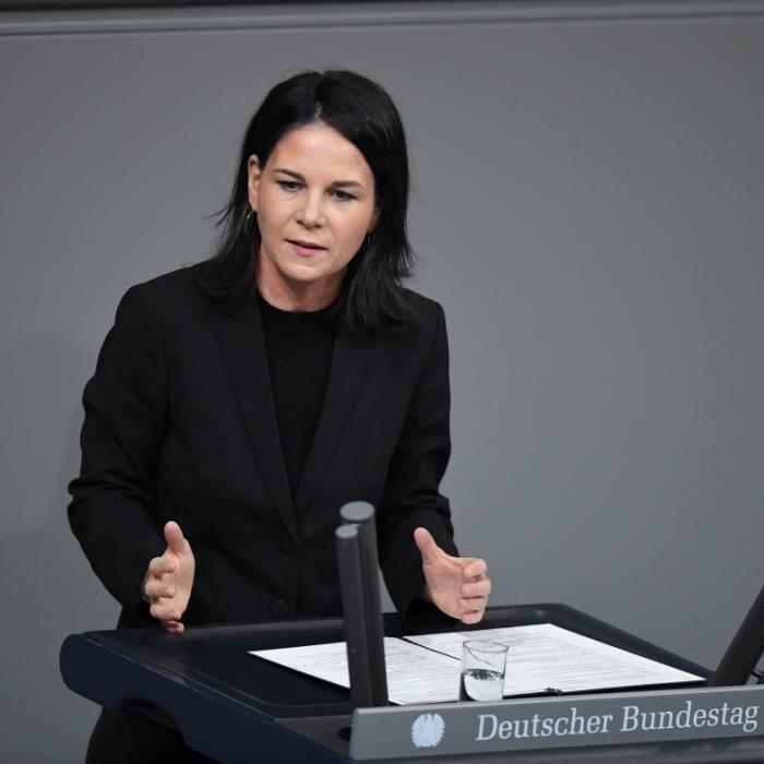 Baerbock: Über mehr Befugnisse für Sicherheitsbehörden reden