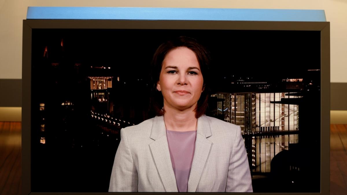 Au&szlig;enministerin Annalena Baerbock ist per Video der ARD-Sendung "Anne Will" mit dem Thema "Panzer ins Kriegsgebiet - wohin f&uuml;hrt Deutschlands Ukraine-Politik?" zugeschaltet. (Foto)