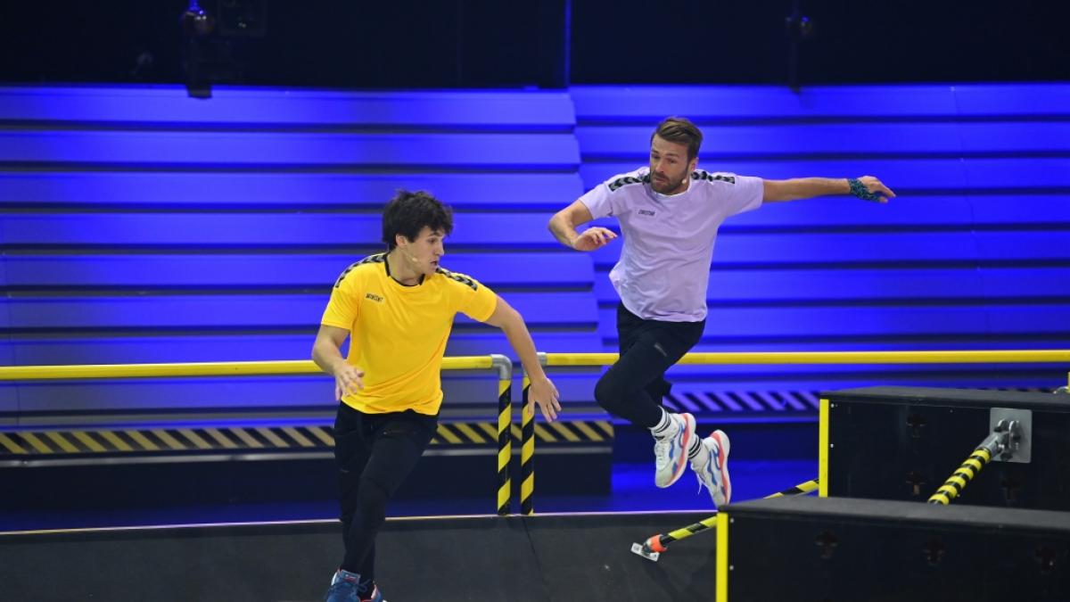 Wincent Weiss hat sich beim Laufduell mit Christian D&uuml;ren am Kn&ouml;chel verletzt. (Foto)