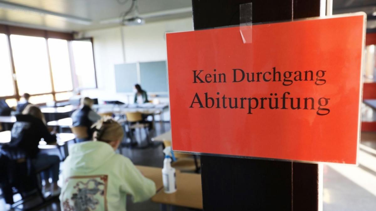 In NRW wurden die Abiturpr&uuml;fungen wegen einer Technik-Panne verschoben. (Foto)