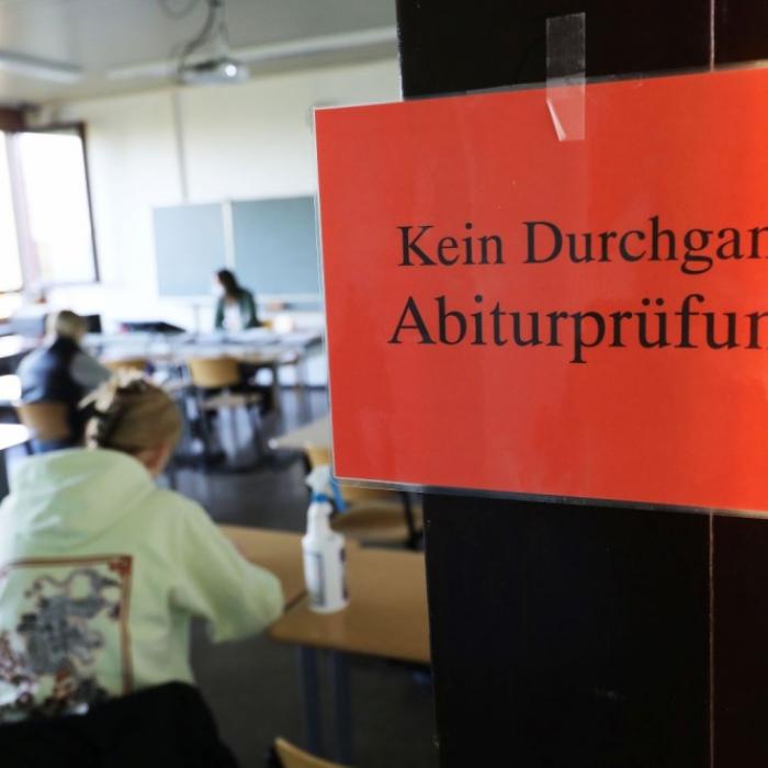 Nach dem Technik-Desaster: Abiturienten starten Abschlussprüfungen