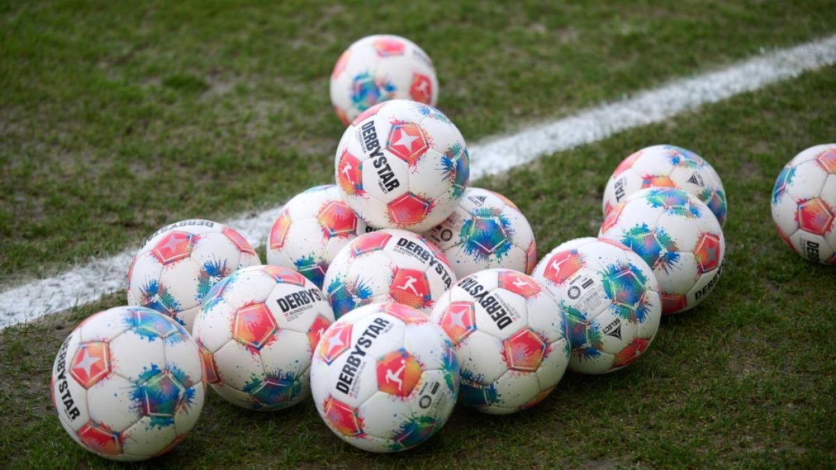 W&auml;hrend der Bundesliga-Sommerpause rollt der Ball nicht nur bei der WM weiter, sondern auch bei Testspielen. (Foto)