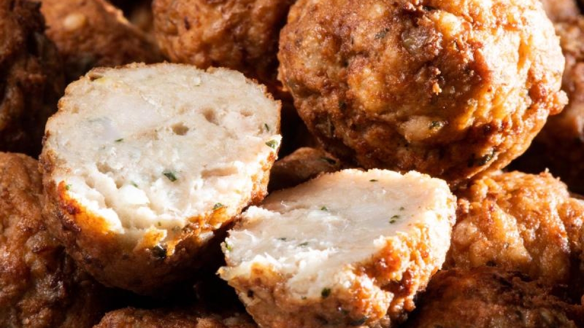 Beim Frikadellen-Test der Stiftung Warentest bekamen die aus Schweinefleisch bestehenden Buletten weniger gute Bewertungen - sie schmeckten den Testern zu sehr nach Br&ouml;tchen. (Foto)