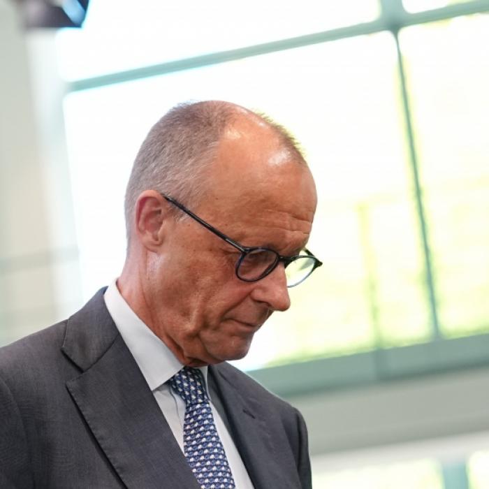 Merz blamiert sich mit Post nach WM-Pleite - Fans fassungslos, Kanzler legt nach