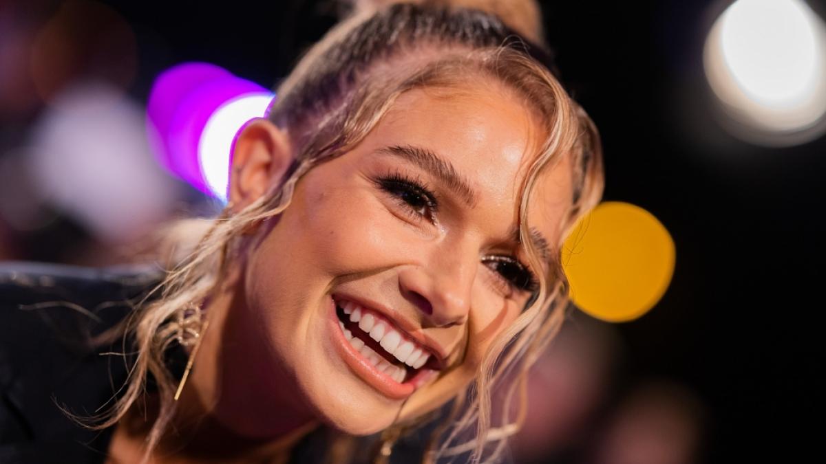 Lola Weippert lie&szlig; ihr Killer-Sixpack blitzen. (Foto)