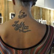 Passend zur Venus ließ sich Micaela Schäfer ein neues Tattoo stechen.