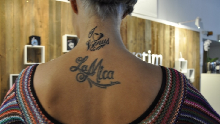 Passend zur Venus ließ sich Micaela Schäfer ein neues Tattoo stechen.