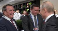 Ex-Bundeskanzler Gerhard Schröder (links) pflegt ein freundschaftliches Verhältnis zu Wladimir Putin.
