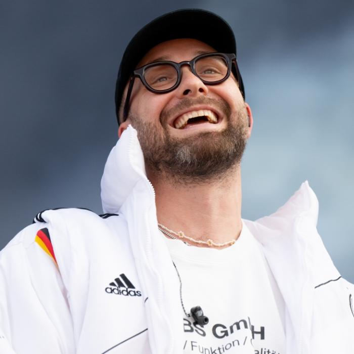 Hair Reveal auf Instagram - so sieht der Sänger ohne Mütze aus
