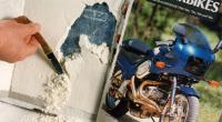 Als Drogenversteck eignet sich eigentlich alles. Zum Beispiel dieser Motorrad-Bildband mit 500 Gramm Koks.