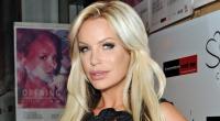 So kennt man Gina-Lisa: Mit blonder Mähne und auffälligem Décolleté.